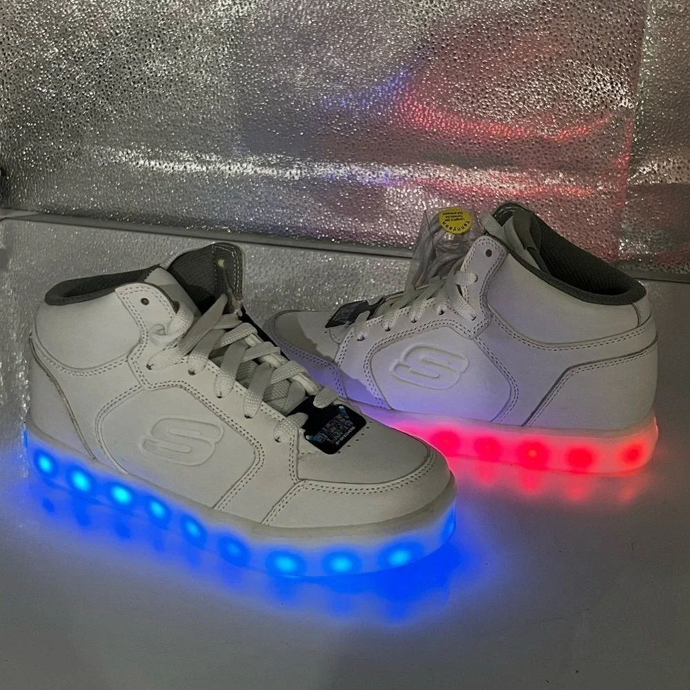 NWT Skechers White Energy Lights Light Up Low Top Sneakers Size 3.5 Kids